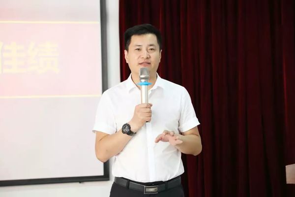 集團常務副總裁 王德剛 集團常務副總裁 王德剛