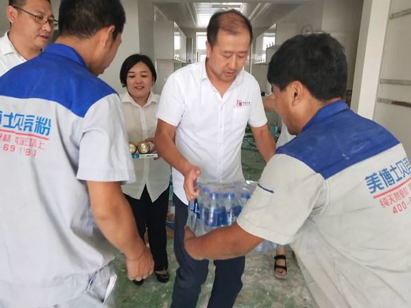 乾港集團(tuán)高層慰問(wèn)一線員工